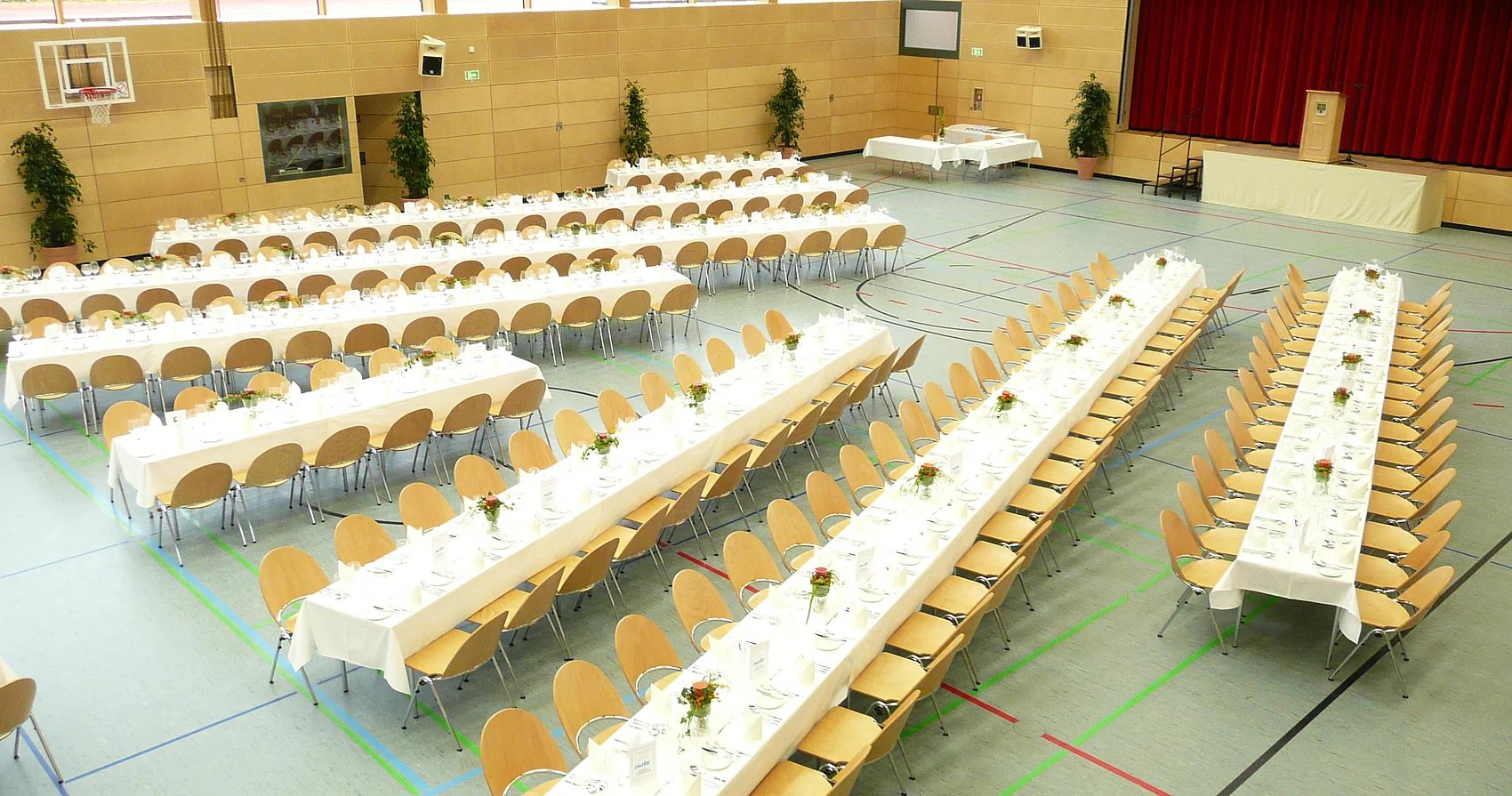 Gemeindehalle dekoriert