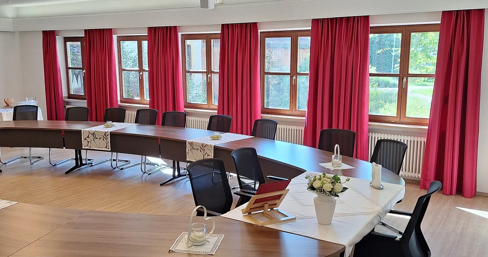 Sitzungssaal dekoriert